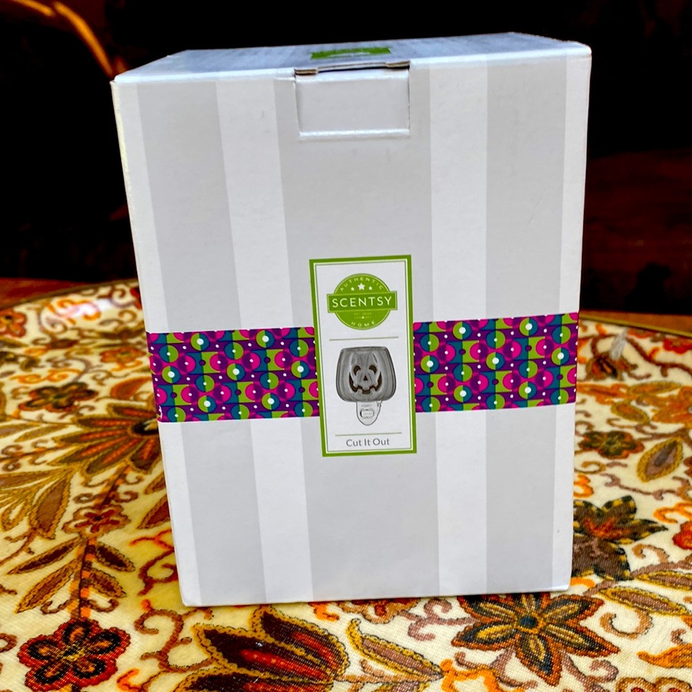 Scentsy cut it out warmer